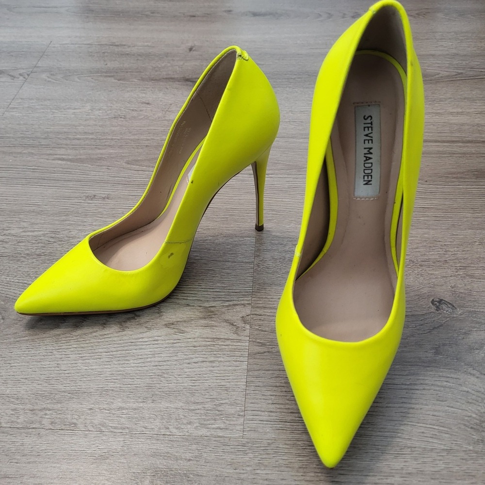 Steve Madden Neon Yellow Pointed Toe Stiletto Pumps Heels Size 8 Leather Bold